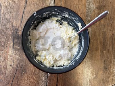 Švelnūs kokosų varškėčiai pusryčiams Žingsnis 5