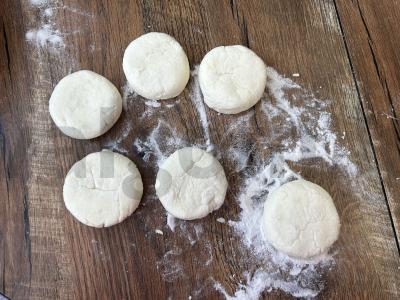 Švelnūs kokosų varškėčiai pusryčiams Žingsnis 6