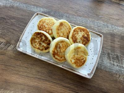 Švelnūs kokosų varškėčiai pusryčiams pagrindine nuotrauka