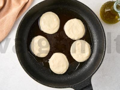 Blynai iš rūgpienio be kiaušinių Žingsnis 4