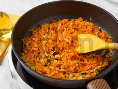 Patingėję kopūstai su perlų kruopomis Žingsnis 2