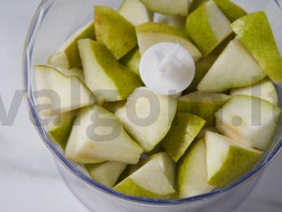 Paprastas kriaušių uogienė Žingsnis 1