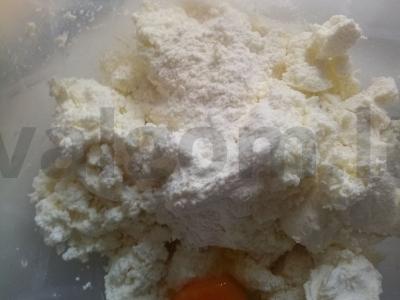 Klasikiniai varškėčiai su grikių miltais Žingsnis 1