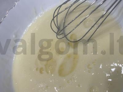 Ažūriniai blynai su kefyru „Moneto“ Žingsnis 4