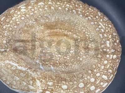 Ažūriniai blynai su kefyru „Moneto“ Žingsnis 6