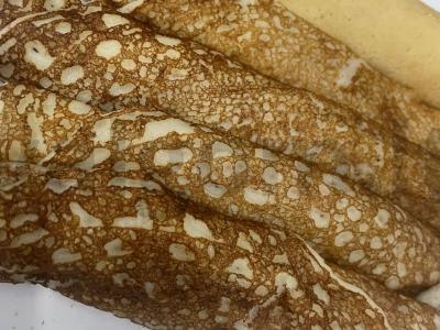 Ažūriniai blynai su kefyru „Moneto“ Žingsnis 7