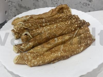 Ažūriniai blynai su kefyru „Moneto“ pagrindine nuotrauka