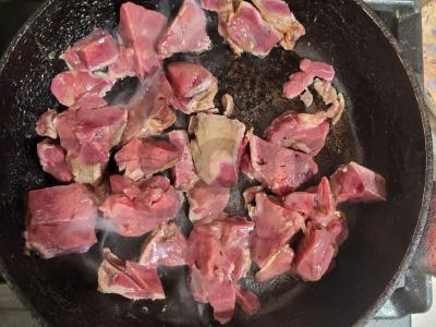 Švelni vištienos kepenėlė su žolelėmis grietinės padaže Žingsnis 1