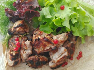 Šašlykas iš kiaulienos ant grotelių su obuolių actu pagrindine nuotrauka