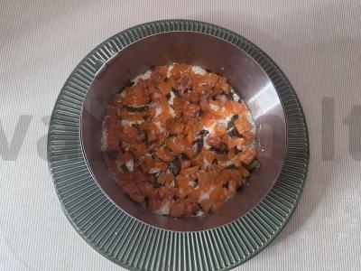 Sluoksniuotas sushi salotas su raudona žuvimi Žingsnis 6