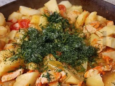 Daržovių troškinys su kiauliena pagrindine nuotrauka