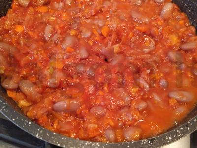 Aštrūs pupelės su morkomis ir pomidorų tyrė Žingsnis 4