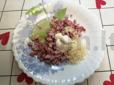 Sūrio ir dešrelių kotletai džiūvėsėliuose Žingsnis 3