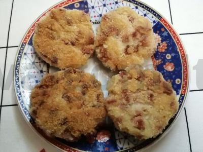 Sūrio ir dešrelių kotletai džiūvėsėliuose pagrindine nuotrauka