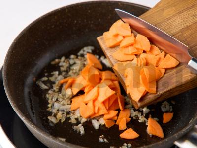 Grikių košė su troškiniu ir daržovėmis Žingsnis 4