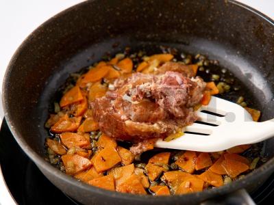 Grikių košė su troškiniu ir daržovėmis Žingsnis 5