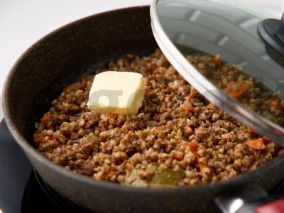 Grikių košė su troškiniu ir daržovėmis Žingsnis 9