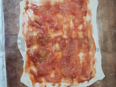 Skani pica su kumpiu ir tarkuotais pomidorais Žingsnis 2