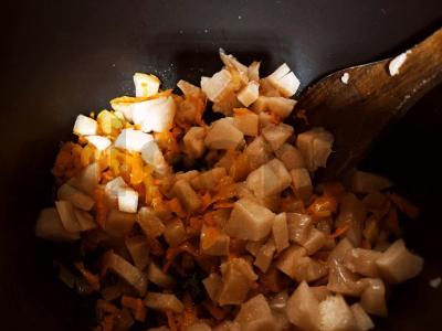 Plovas su vištiena lėtoje viryklėje Žingsnis 2