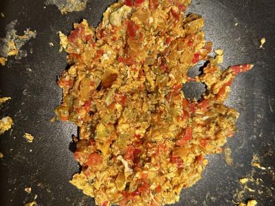 Kiaušinienė su daržovėmis ir sūriu Žingsnis 4