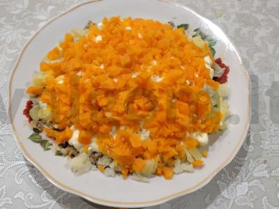 Skani salotos su konservais ir bulvėmis Žingsnis 3