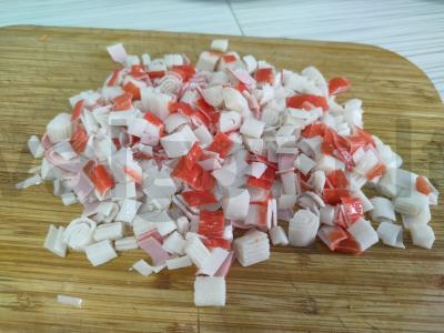 Salotos su marinuotais grybais ir krabų lazdelėmis Žingsnis 5