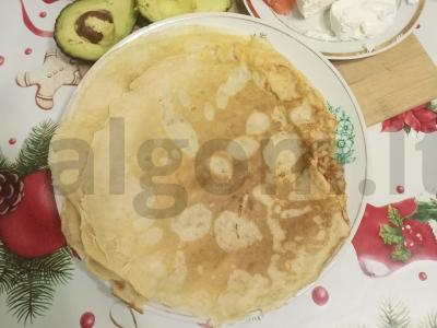 Blynai su avokado, sūrio sirtaqi ir sūdyta raudona žuvimi Žingsnis 5