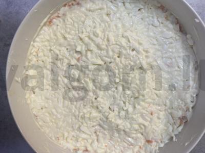 Salotas „Mimoza“ su sardinėmis, daržovėmis ir kiaušiniais Žingsnis 7