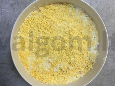 Salotas „Mimoza“ su sardinėmis, daržovėmis ir kiaušiniais Žingsnis 8