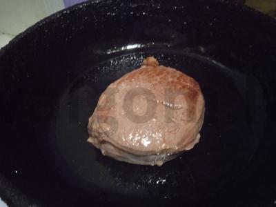 Jautienos steikas su apelsinų-grietinėlės padažu Žingsnis 2