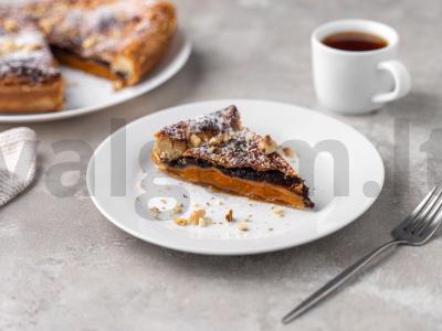 Pyragas su džiovintomis abrikosais, slyvomis ir citrina pagrindine nuotrauka