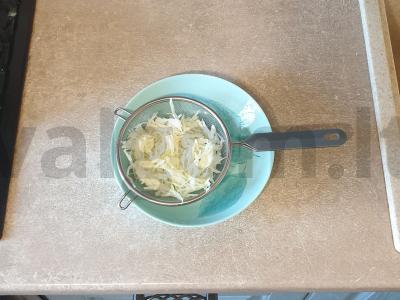 Smulkus pyragas su kopūstais ir kiaušiniu Žingsnis 3