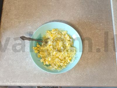 Smulkus pyragas su kopūstais ir kiaušiniu Žingsnis 5