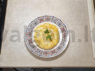 Smulkus pyragas su kopūstais ir kiaušiniu pagrindine nuotrauka