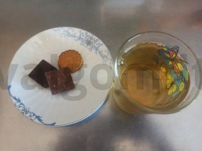 Kvapnus žolelių arbata pagrindine nuotrauka