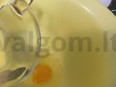 Minkštos Vienos vafliai su sviestu Žingsnis 1