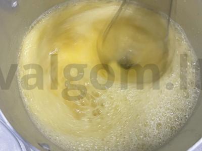 Biskvitinis pyragas su braškių džemu Žingsnis 2