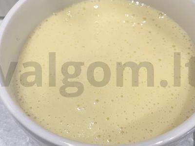 Biskvitinis pyragas su braškių džemu Žingsnis 6