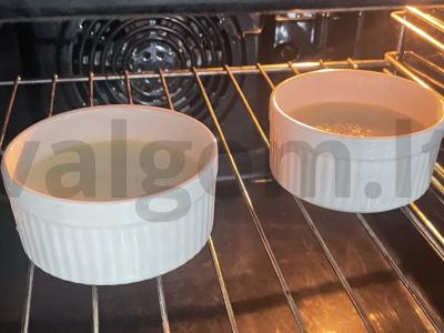 Biskvitinis pyragas su braškių džemu Žingsnis 7