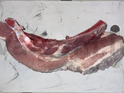 Kepta kiaulienos krūtinėlė su druska ir česnaku Žingsnis 1