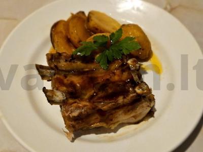 Kiaulienos šonkauliai su terijaki padažu pagrindine nuotrauka