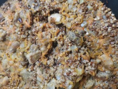 Grikių košė su pomidorais pagrindine nuotrauka