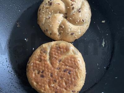 Sumuštiniai su paštetu, sūriu ir kiaušiniu Žingsnis 1