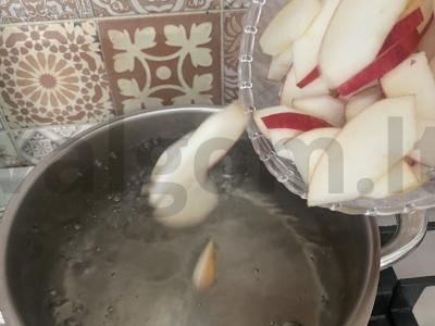 Obuolių kompotas su šilkmedžiais Žingsnis 1