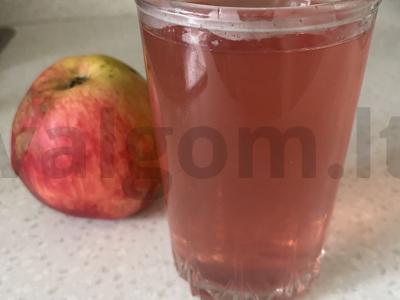 Obuolių kompotas su šilkmedžiais pagrindine nuotrauka