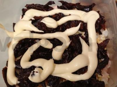 Salotas su rūkytomis krūtinėlėmis ir džiovintais abrikosais Žingsnis 5