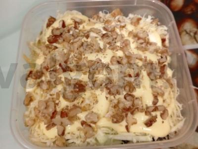 Salotas su rūkytomis krūtinėlėmis ir džiovintais abrikosais Žingsnis 8