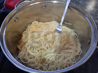 Spagečiai su vištienos krūtinėlėmis grietinėlės padaže Žingsnis 2