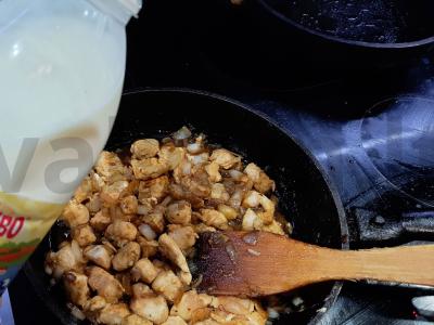 Spagečiai su vištienos krūtinėlėmis grietinėlės padaže Žingsnis 6