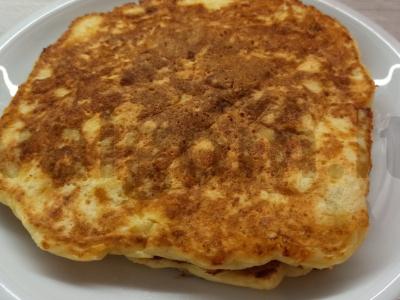 Varškės blyneliai su sūriu pagrindine nuotrauka